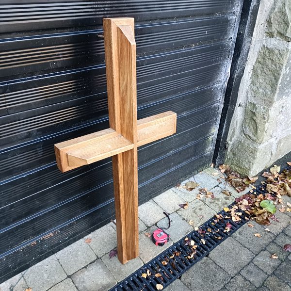 Large Oak Church Cross from Kell Methodist Church. Quality. - Image 2