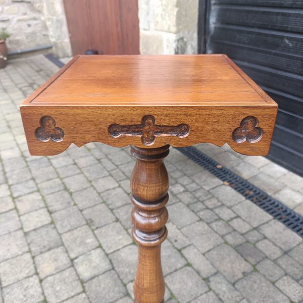 Church Pine Religious Stand. - Image 2