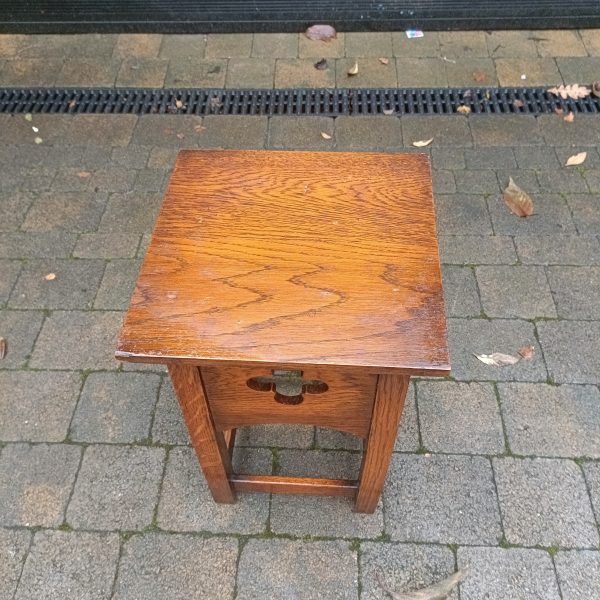 Small Oak Church Table or Stand. Solid. - Image 3