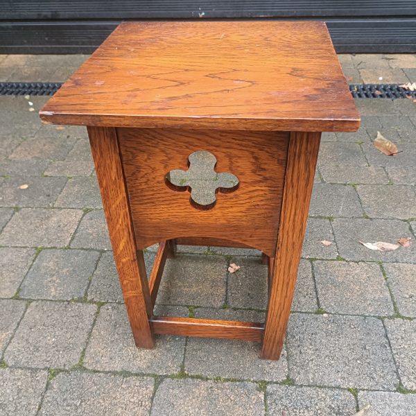 Small Oak Church Table or Stand. Solid. - Image 2