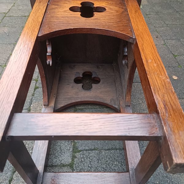 Small Oak Church Table or Stand. Solid. - Image 4