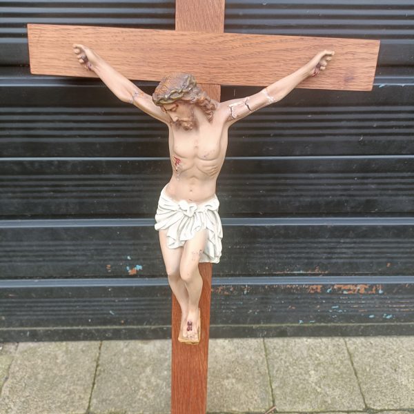 Large French Oak Cross Crucifix. 26 ins tall x 13 ins wide. Jesus is pottery or terracotta . - Image 4