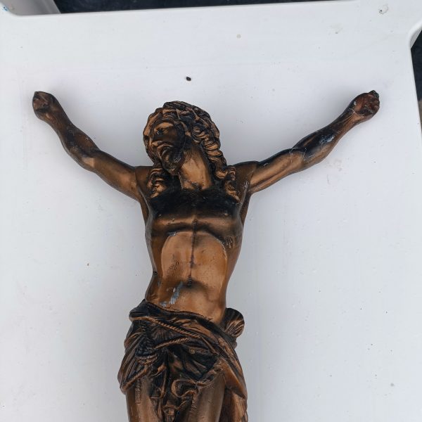 Large Metal Crucifix ready to hang. 17 ins x 11 ins - Image 3