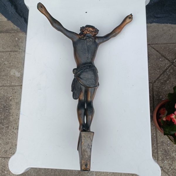 Large Metal Crucifix ready to hang. 17 ins x 11 ins - Image 2