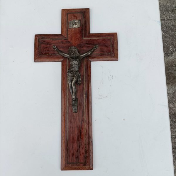 French Oak Church Hanging CVrucifix. Bevelled Edge.14 ins x 7.5 ins. Can Post. - Image 2