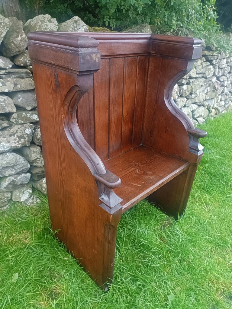 Gothic Church Oak Reading Pew. Heavy. C1875. Solid. Measurements are 39.5 ins tall x 27 ins wide x 17 ins deep. Height of seat 17 ins x 13 ins deep